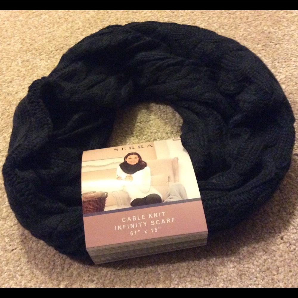 NWT Cable Knit Infinity Scarf